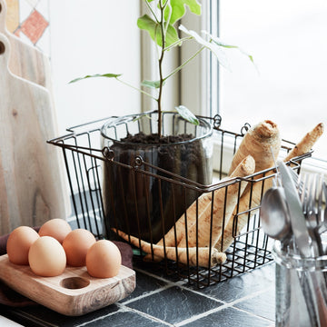 WIRE STACKABLE SHOPPING BASKET WITH FOLDING HANDLES