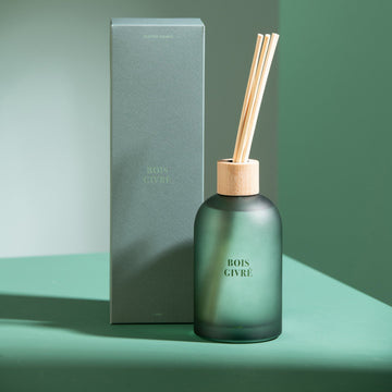 REED DIFFUSER IN FROSTED GLASS BOTTLE |  BOIS GIVRE