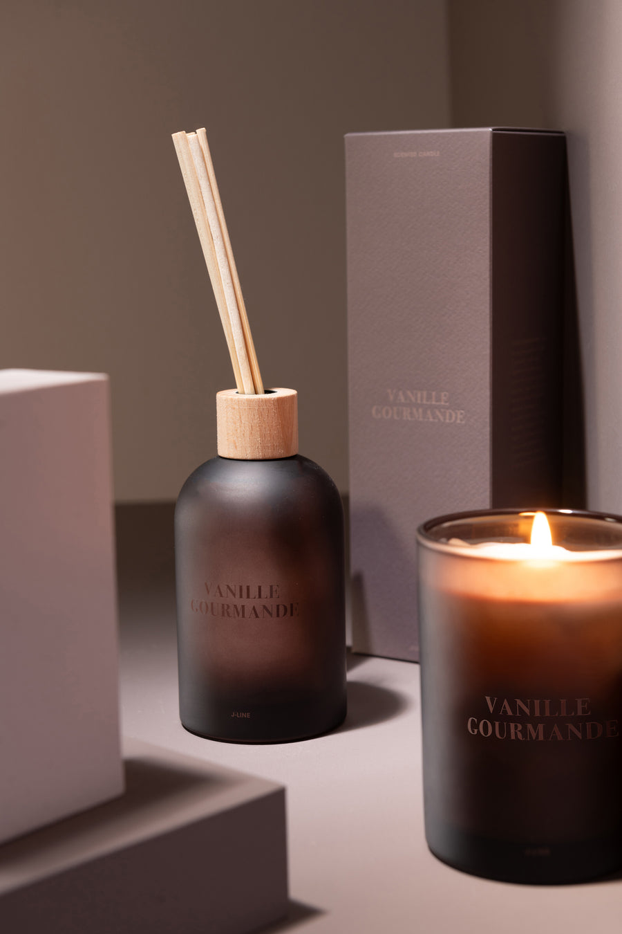 REED DIFFUSER IN FROSTED GLASS BOTTLE |  VANILLE GOURMANDE