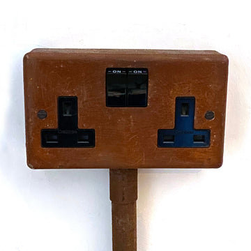 RUSTED DOUBLE SOCKET OUTLET