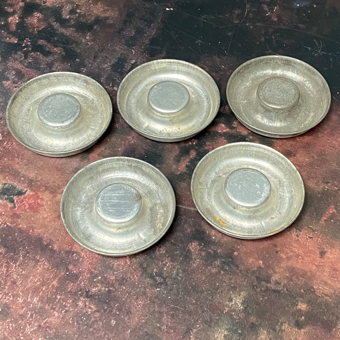 SET 6 VINTAGE METAL MOULDS