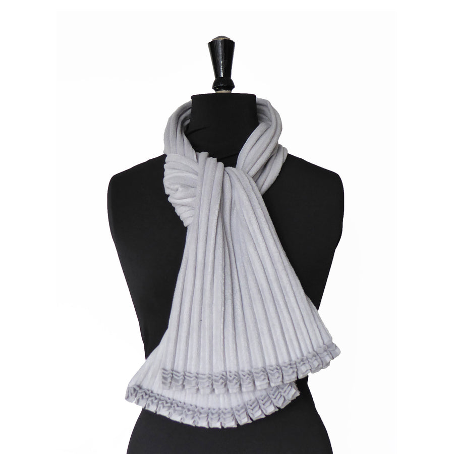 PLEATED RUFFLE SCARF