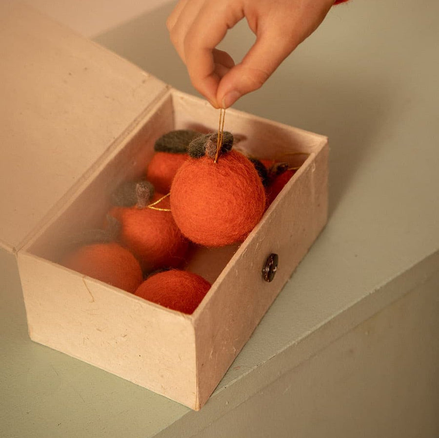 SET OF 6 FELT CLEMENTINE DECORATIONS IN A GIFT BOX