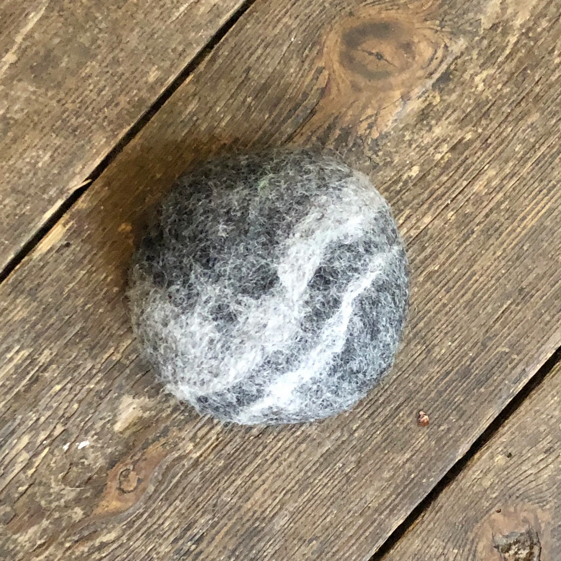 NATURAL WOOL FELTED SOAP PEBBLE